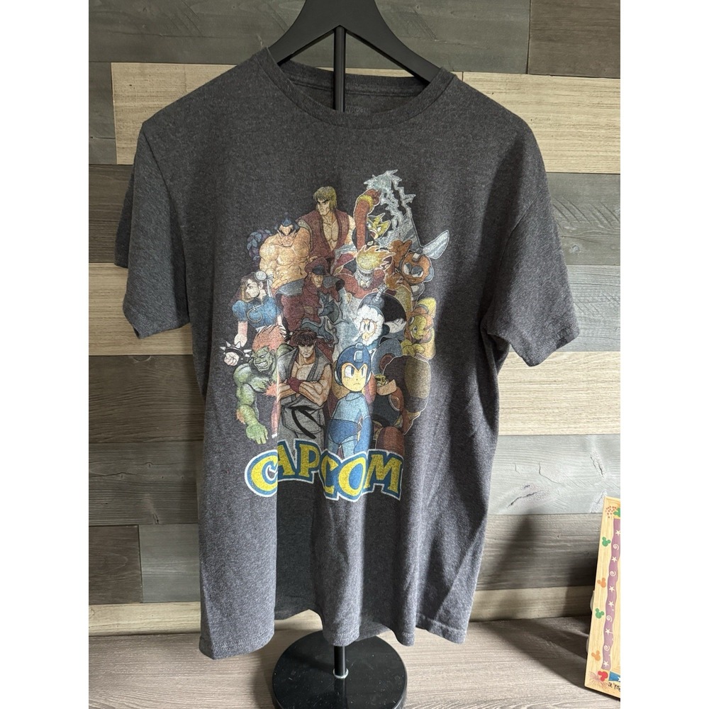 Capcom Video Game Characters Mens T-Shirt size M Street Fighter Resident Evil